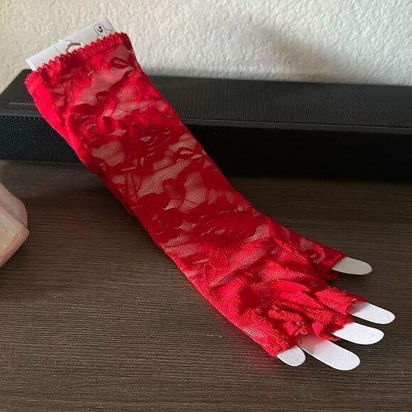 Claire’s Accessories - Claire’s Red Lace Fingerless Gloves NWT Halloween costume accessories